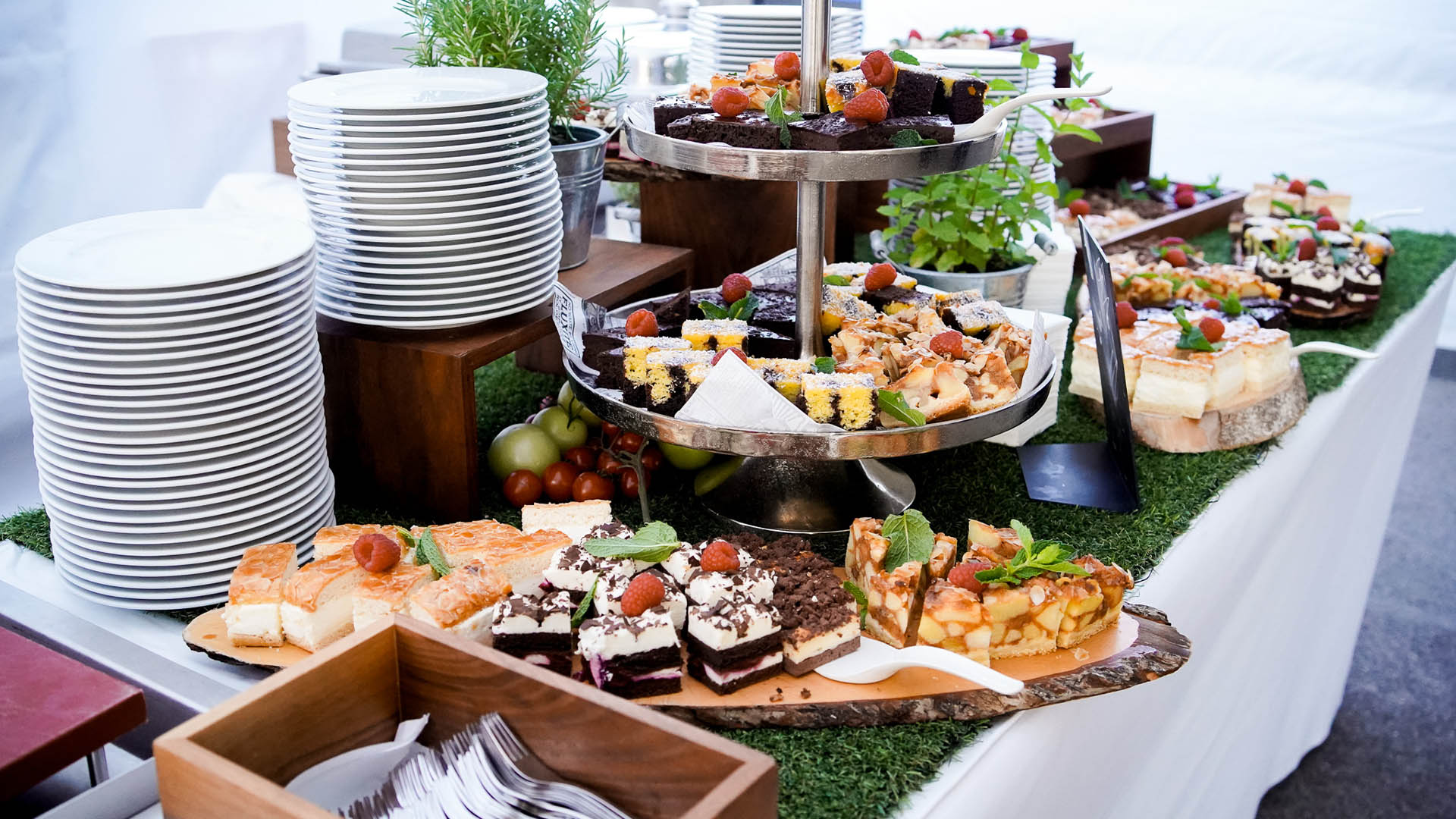 Catering Private Feiern 11 Ein Kuchenbuffet von Benz Gastronomie.